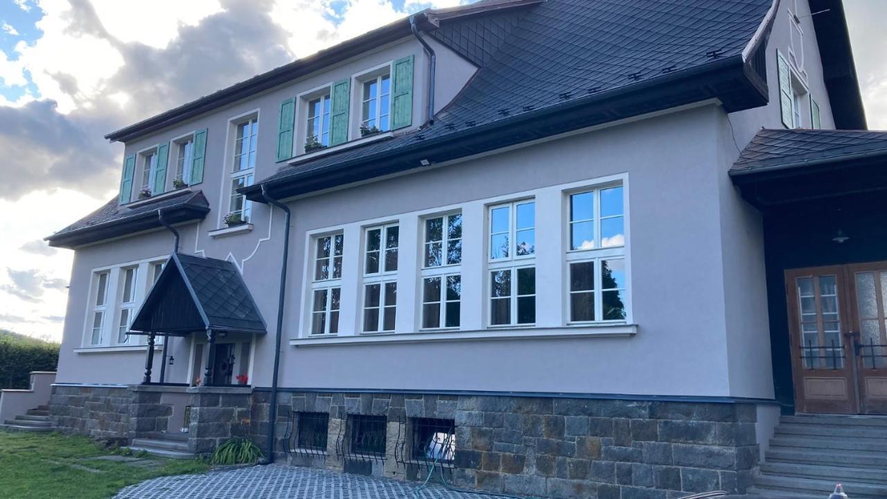 Apartmány Česká Škola Lipova  Exteriér fotografie